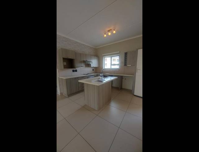 2 BEDROOM TOWNHOUSE FOR SALE IN LILIANTON